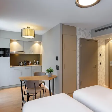 Adagio Center