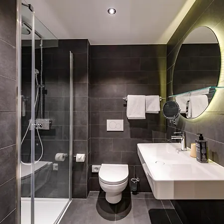 Adagio Center 4*