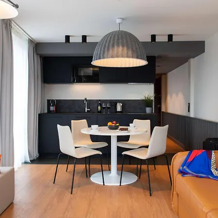 Adagio Center 4*